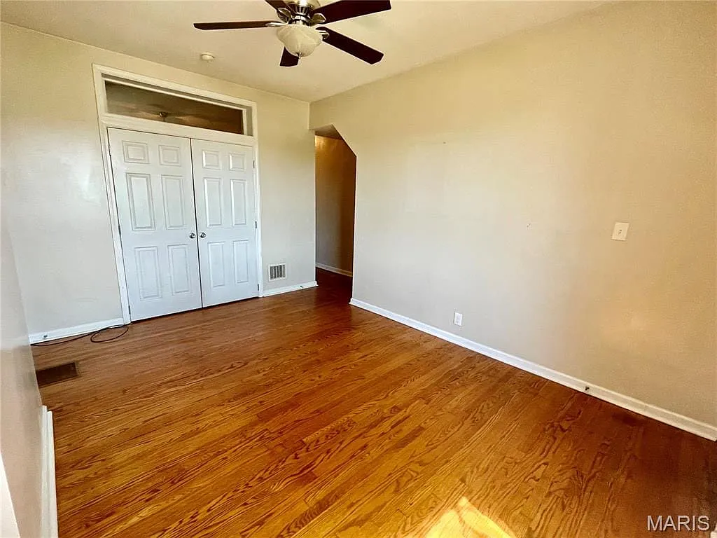 2 bed, 1.0 bath, 890 sqft, $1,350 — Photo 3