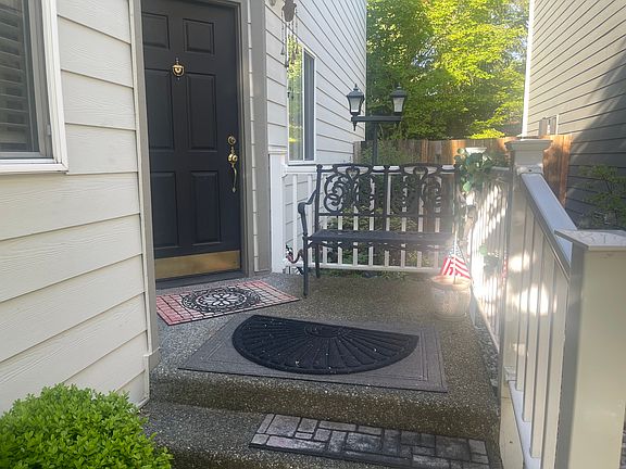 3rd image of 534 240th Ave SE