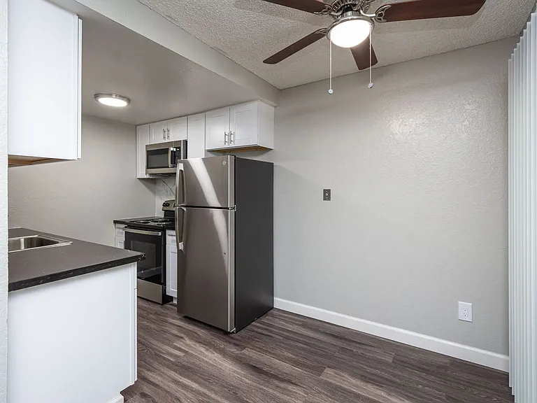 Gold Creek Apartments — Photo 34