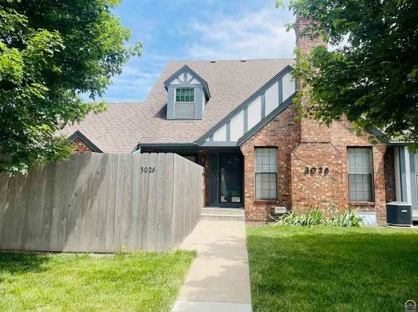 3026 SW Arrowhead Rd, Topeka, KS 66614
