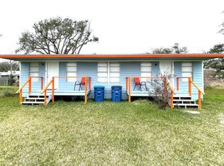 635 Sunset Dr, Rockport, TX 78382