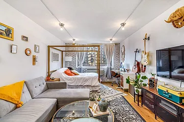 Rented by PocketBroker Inc