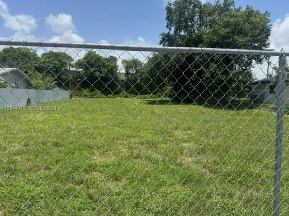 10420 NW 6th Ave, Miami, FL 33150