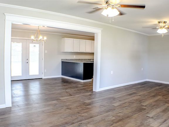 3rd image of 509 Paris Ln