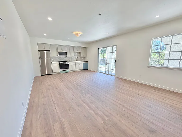 1515 Indiana Ave — Photo 40