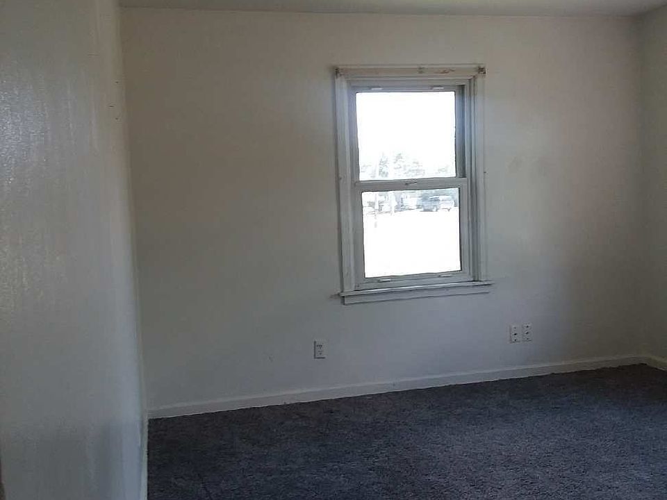 2nd image of 297 E 4th St