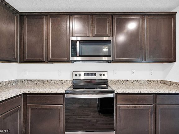 4th image of 845 Yellowbird Dr