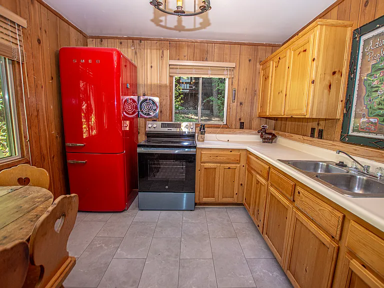1680 Pine Ave — Photo 4