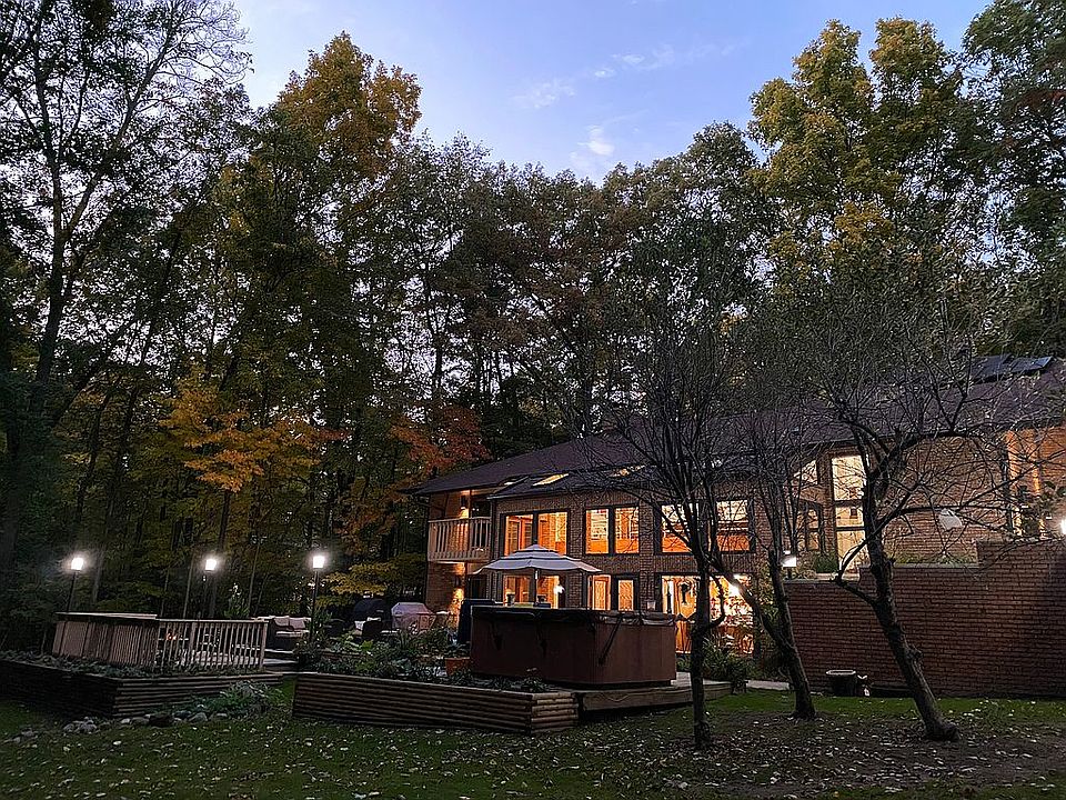 1st image of 415 Barton North Dr