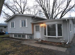 2611 Highwood Rd, McHenry, IL 60051