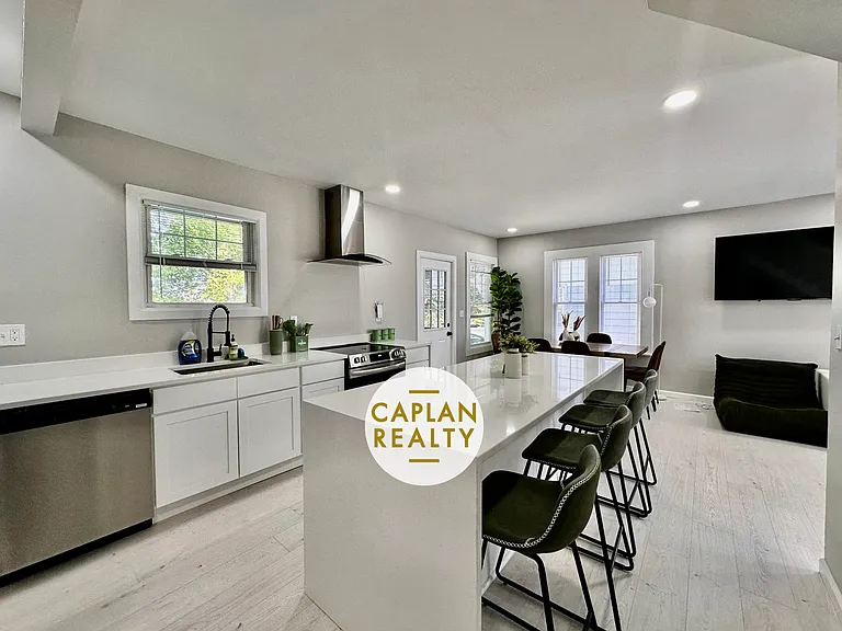 432 Lighthouse Rd — Photo 3