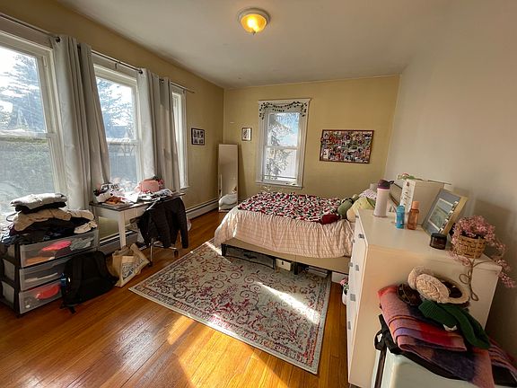 2nd image of 165 Chiswick Rd #2
