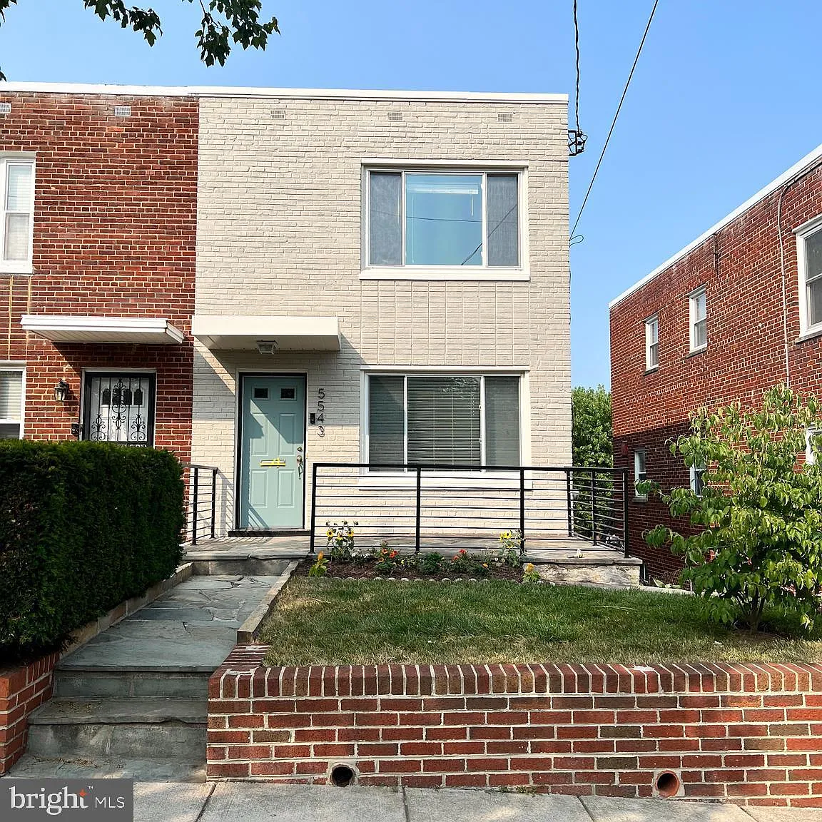 5543 Chillum Pl NE photo 1
