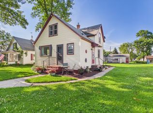 213 E 4th St, Cyrus, MN 56323