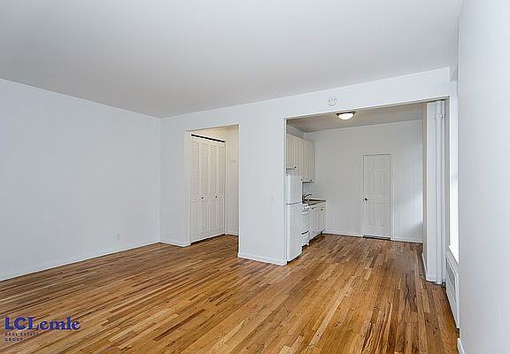 3rd image of 1361 Lexington Ave #2W
