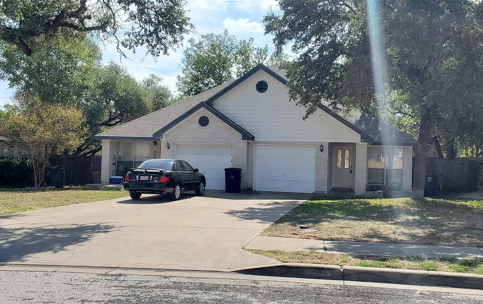 3 bed, 2.0 bath, 2507 sqft, $1,695 — Photo 1