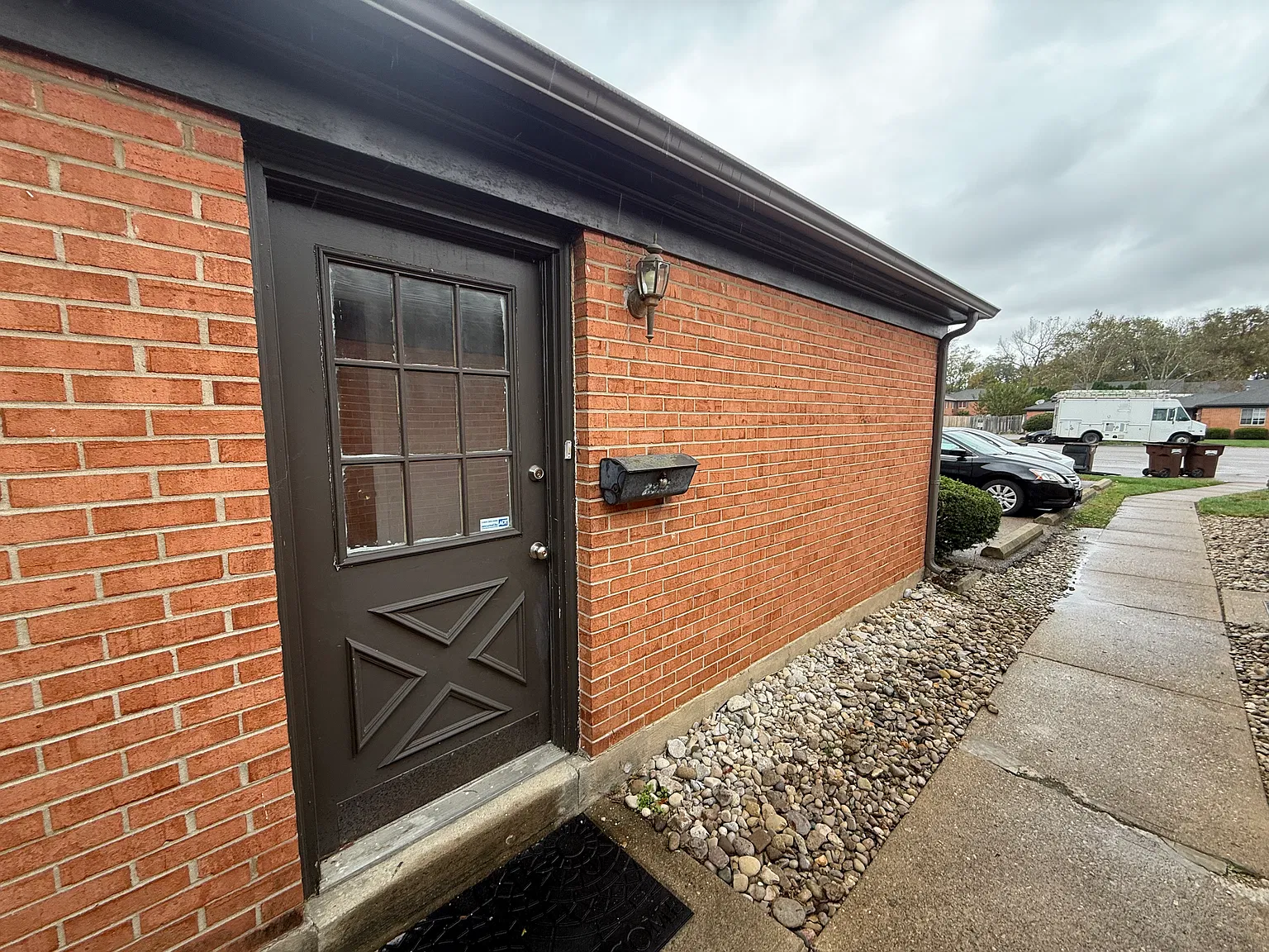 2 bed, $995 — Photo 1