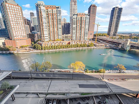 4th image of 420 E Waterside Dr Unit 1109