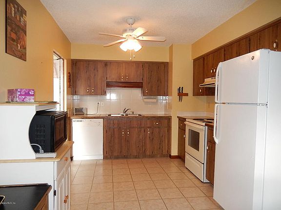 3rd image of 9921 SW 102nd Ln