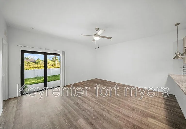 26483 Sandhill Blvd — Photo 10