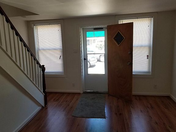 3rd image of 3759 Richmond St