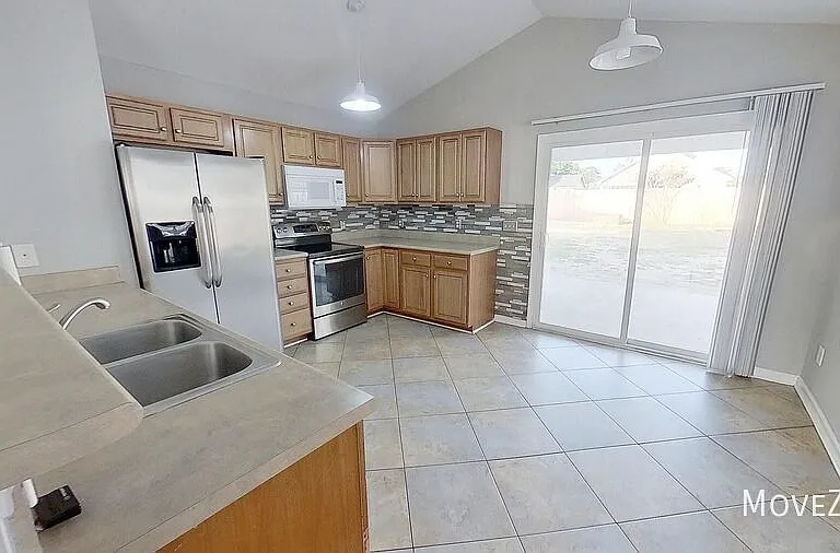2034 Monroe St — Photo 7