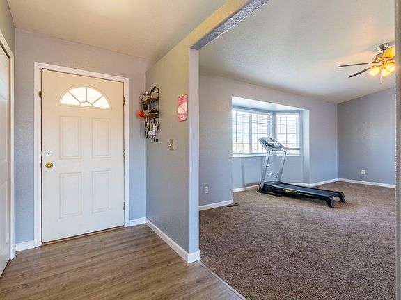 3rd image of 7853 Roanfield Ln