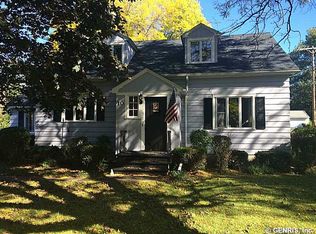 10 Carry Ln, Rochester, NY 14609