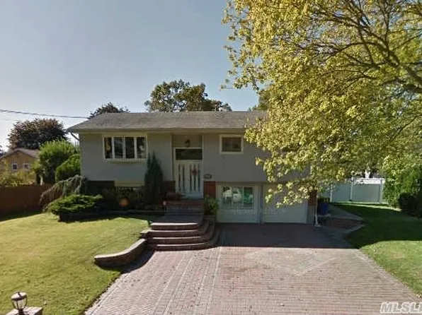 393 Saldane Ave, North Babylon, NY 11703
