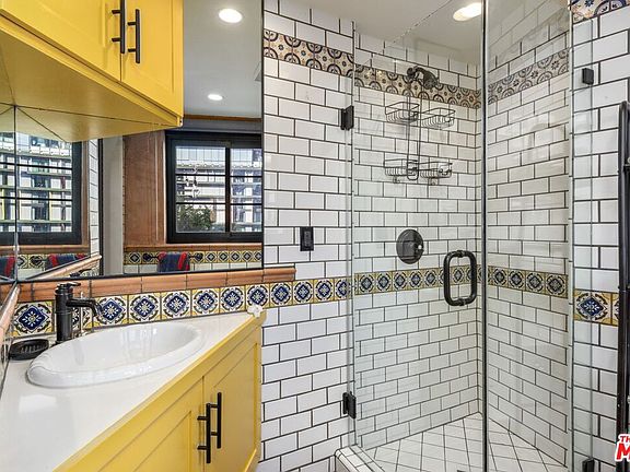5th image of 8425 W Sunset Blvd