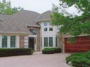 530 Rivershire Pl, Lincolnshire, IL 60069