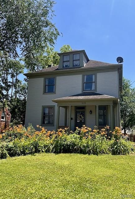 1st image of 502 W 5th St