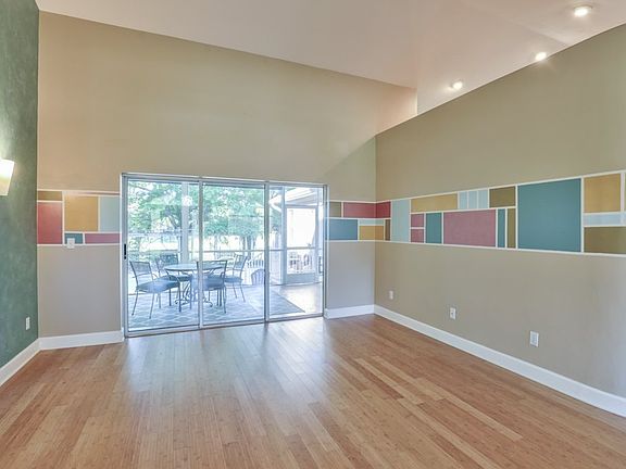 5th image of 135 Thistlewood Ct
