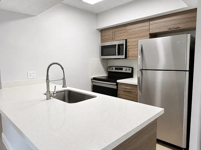 5780 Rock Island Rd #360 - interior 01