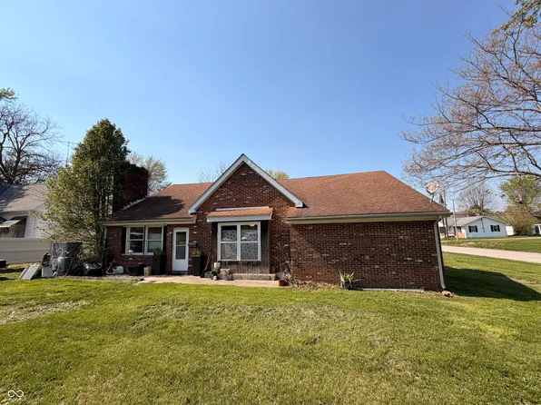 205 E Washington St, Loogootee, IN 47553