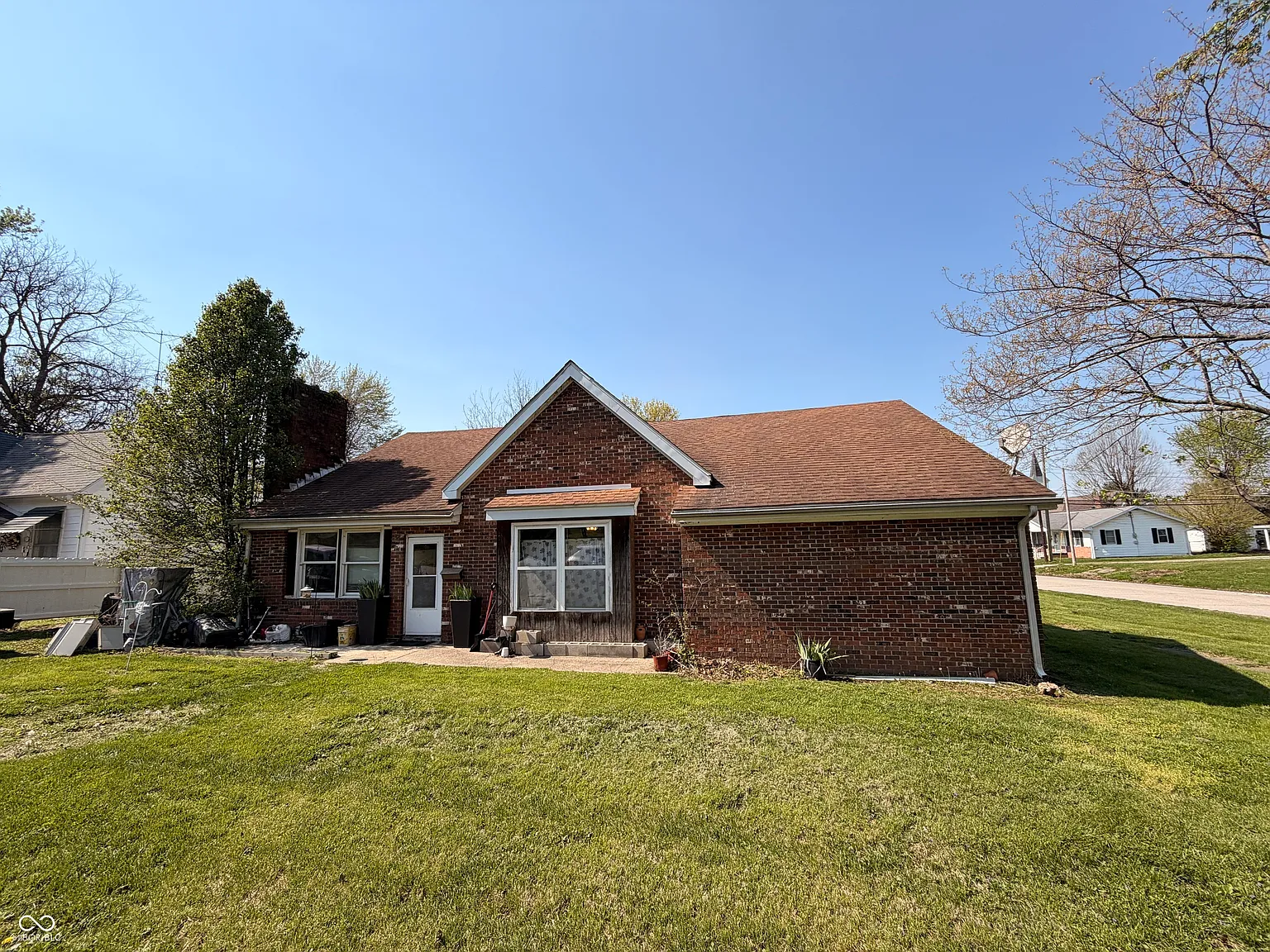 205 E Washington St photo 1