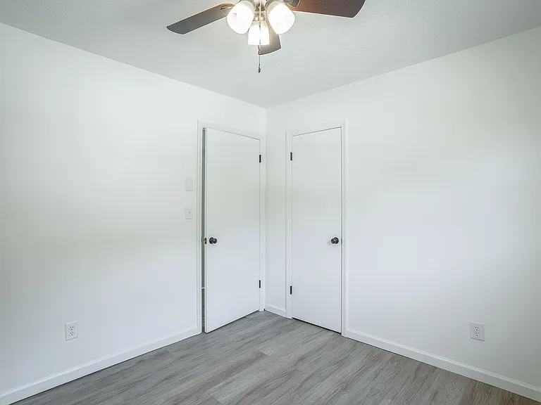 1364 Meadowood Dr — Photo 17