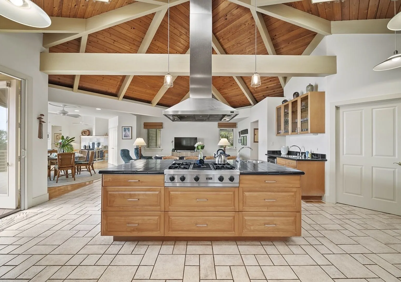 Ka Hale Hau'oli: Private Gated North Shore Home w/ Pool, Hot Tub, Lanais & Views — Photo 4
