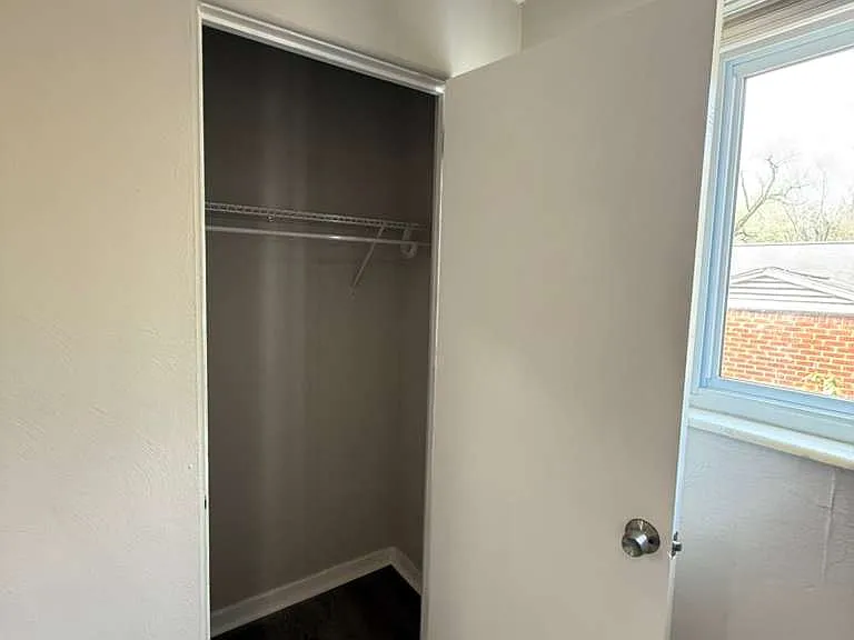 424 Collins Dr — Photo 18