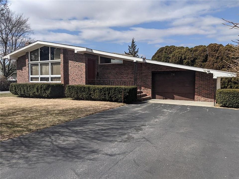 76 W Barrows St Cumberland Ri 02864 Mls 1277882 Zillow