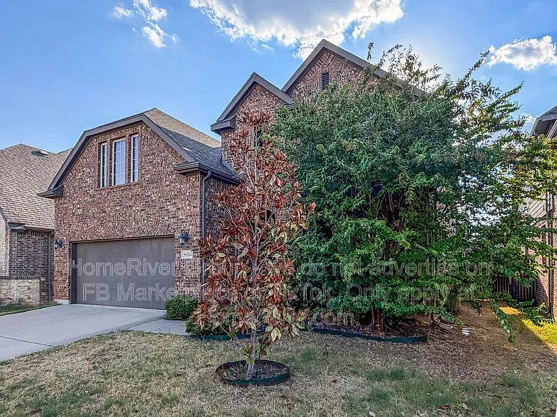 4 bed, 2.5 bath, 2534 sqft, $2,850 — Photo 2