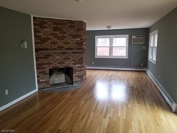 4th image of 902 Fairview Lake Ln W