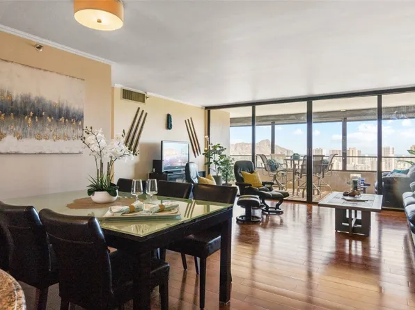 583 Kamoku St APT 3501, Honolulu, HI 96826