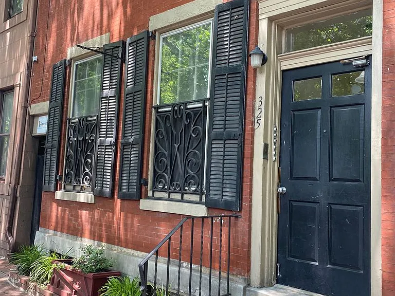 325 Pine — Photo 1