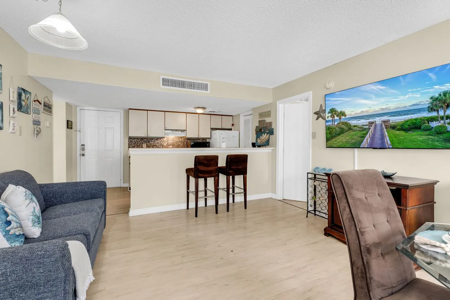 2 bed, 2.0 bath, 731 sqft, $2,761 — Photo 3