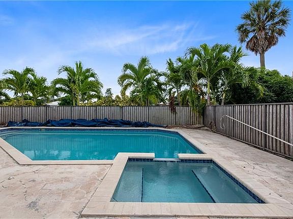 2nd image of 6008 Linden Cir