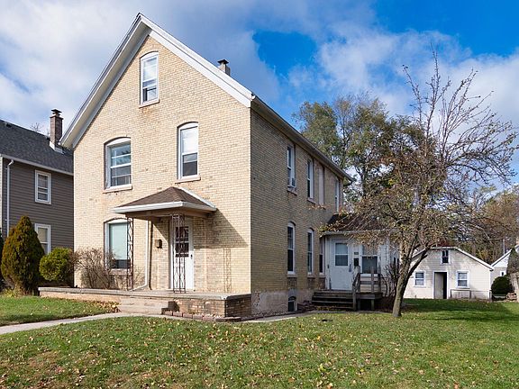 2nd image of 456 W Oakland Ave #458