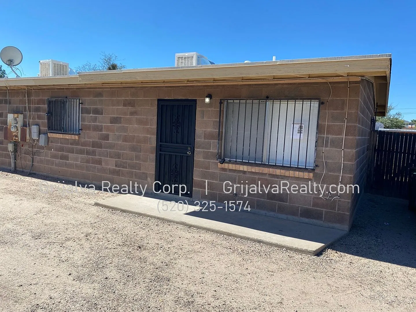 1227 Riverview — Photo 1