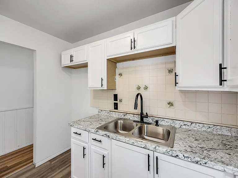 26080 Blumfield St — Photo 7