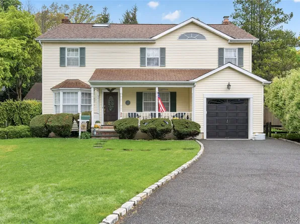 28 Midway Avenue, Locust Valley, NY 11560